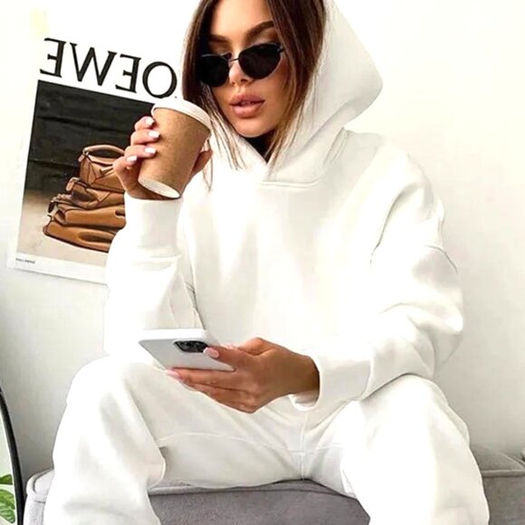 WHITE SIZE LARGE VELVETY SWEATSHIRT AND PANTS CROPPED HOODIE COORDINATED SET - Picture 1 of 4